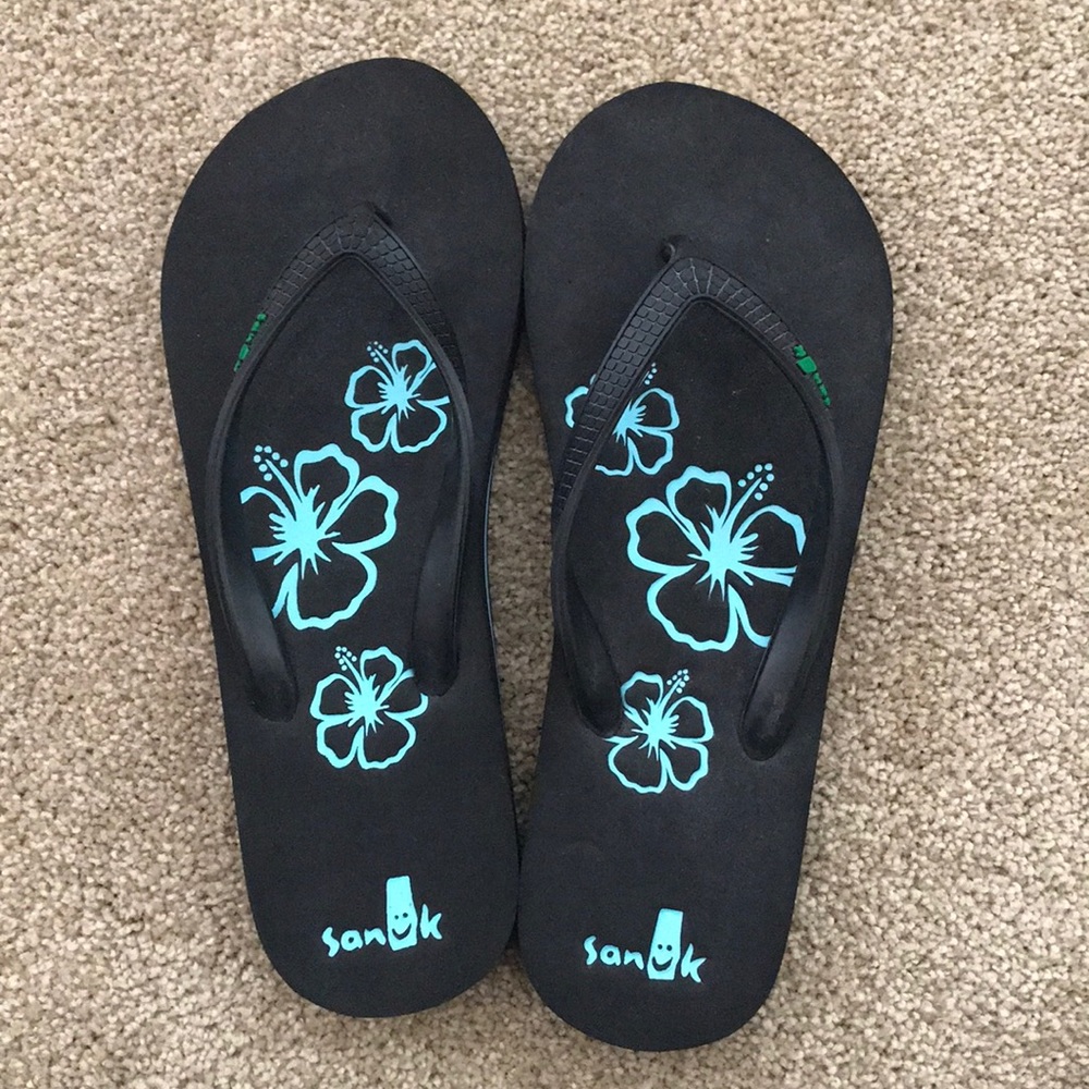 Brand new black Sanuk size 7 sandals